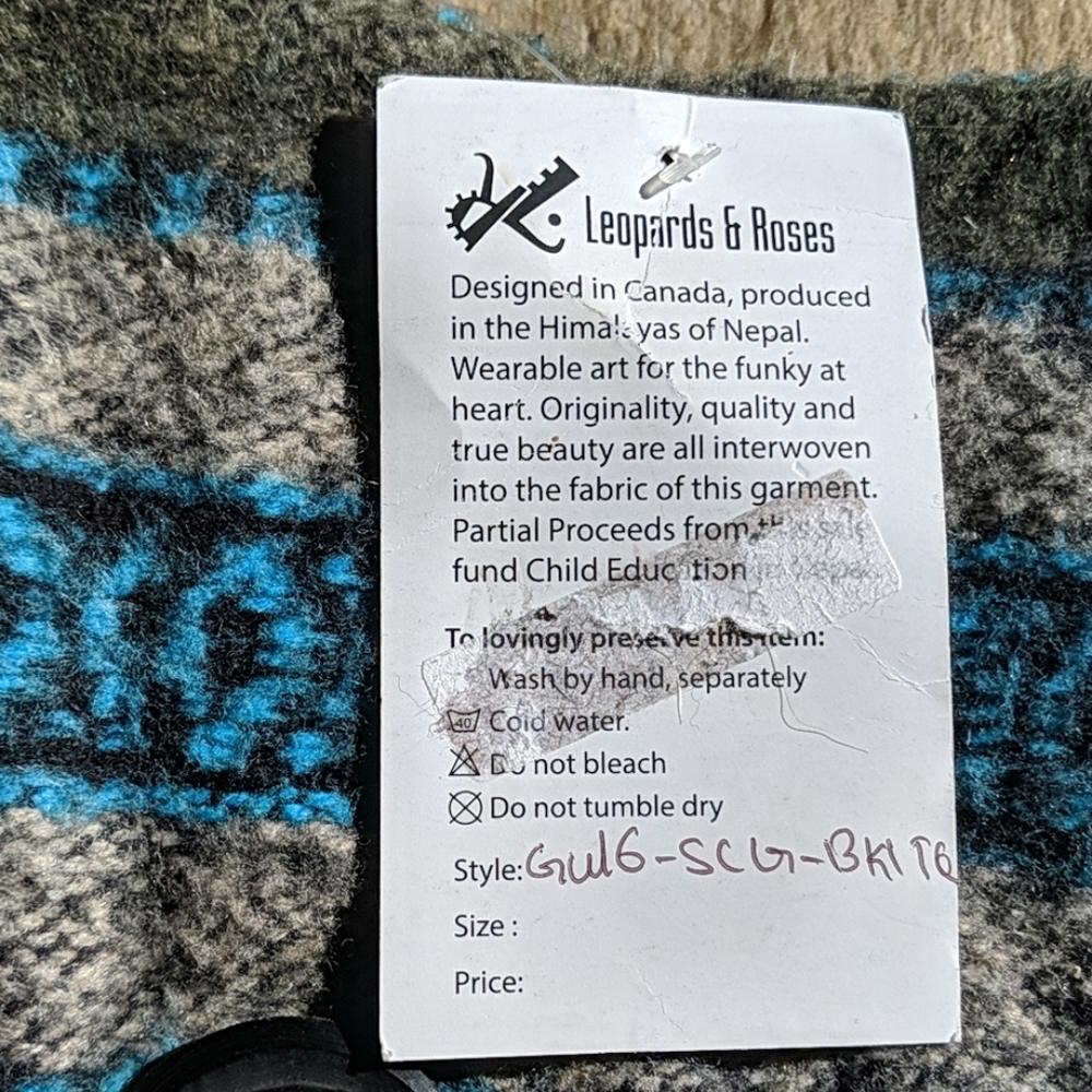 Button up scarf from Nepal nwt - Picture 3 of 5
